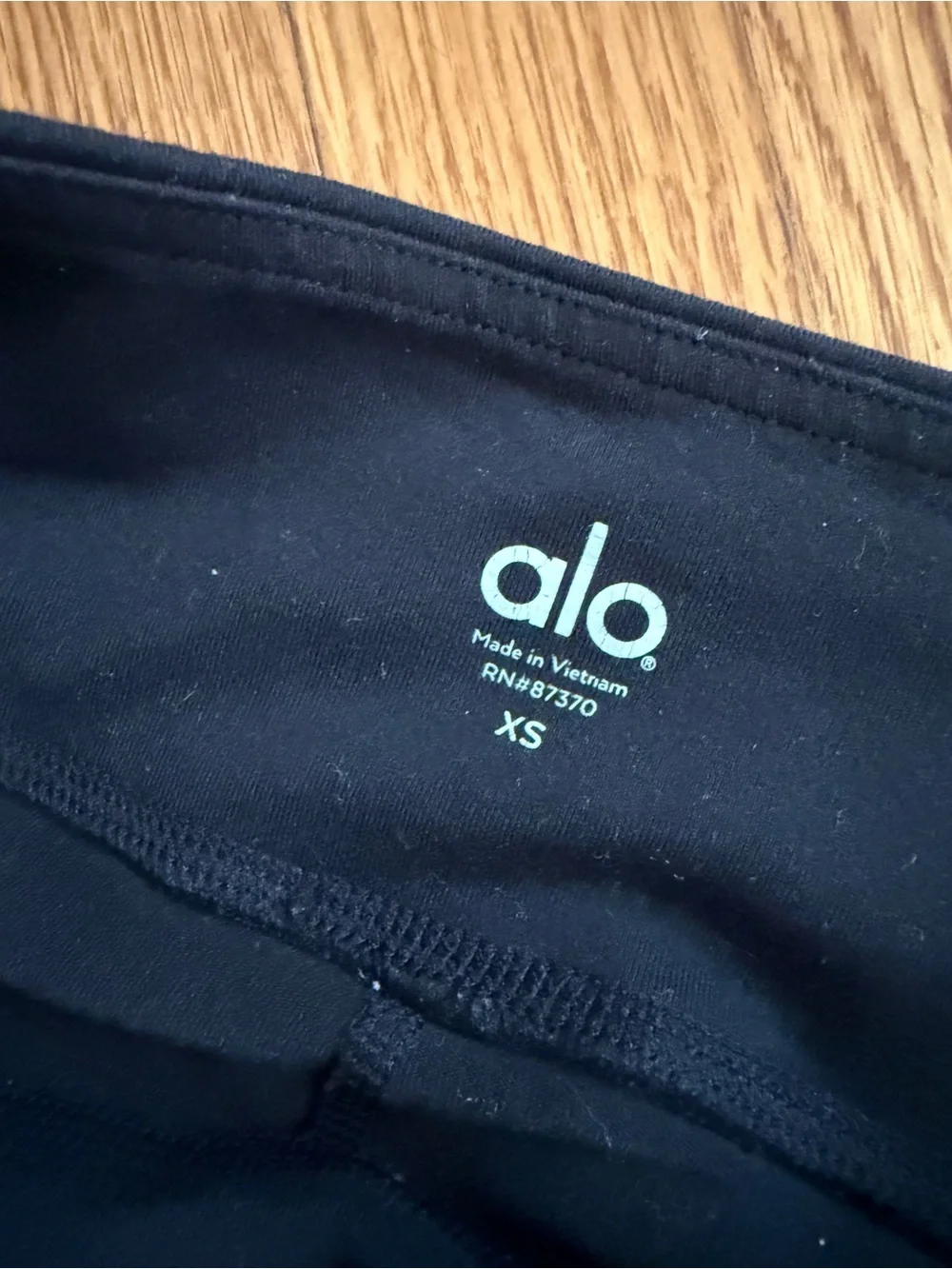 ALO yoga mesh cutout black athletic leggings XS